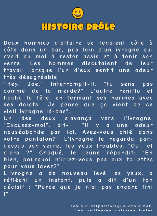 Deux hommes d'affaire se tenaient côte à...